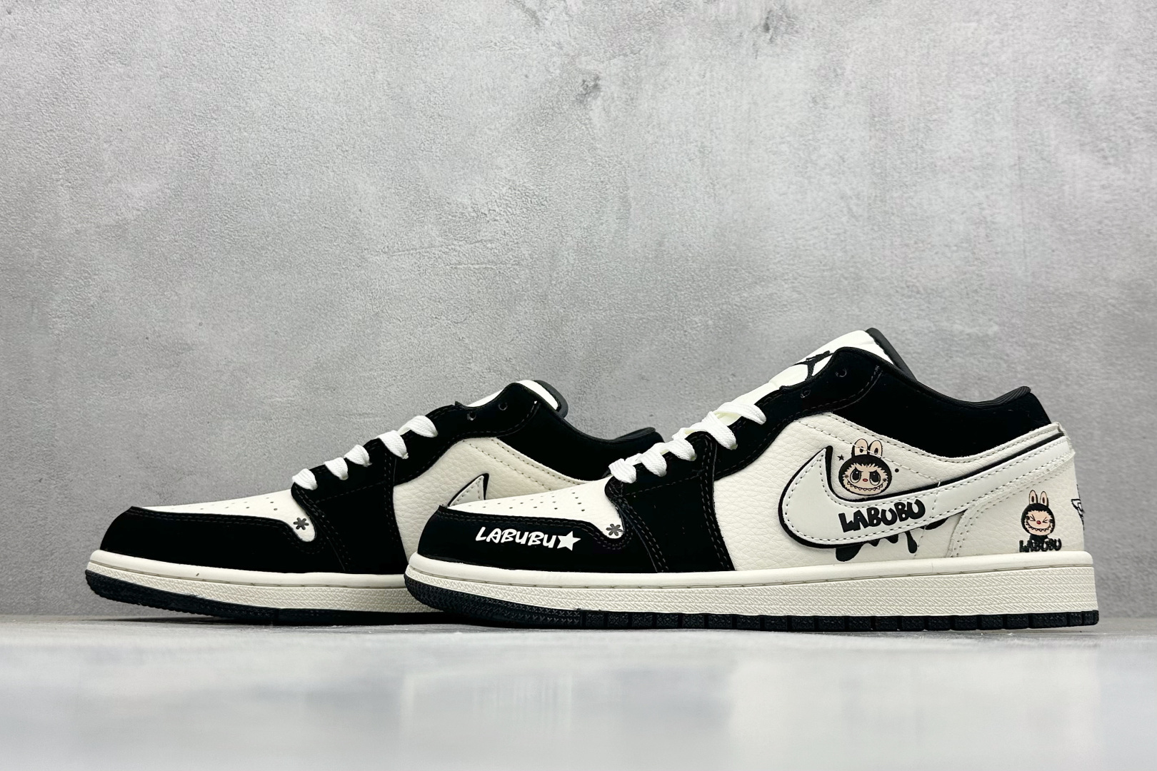 XC版Nike AJ1 Low 黑白拉布布联名 低帮休闲板鞋 QG2025-006