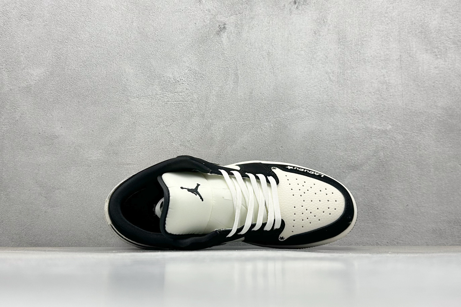 XC版Nike AJ1 Low 黑白拉布布联名 低帮休闲板鞋 QG2025-006