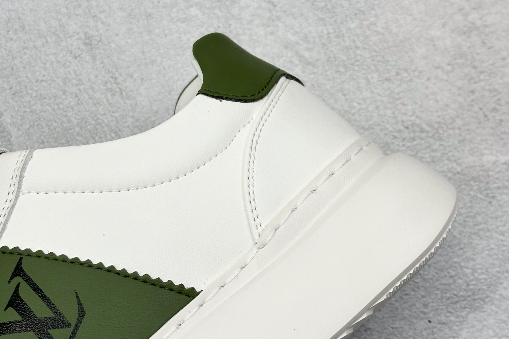 380 Louis Vuitton LV男鞋路易威登休闲文化运动板鞋