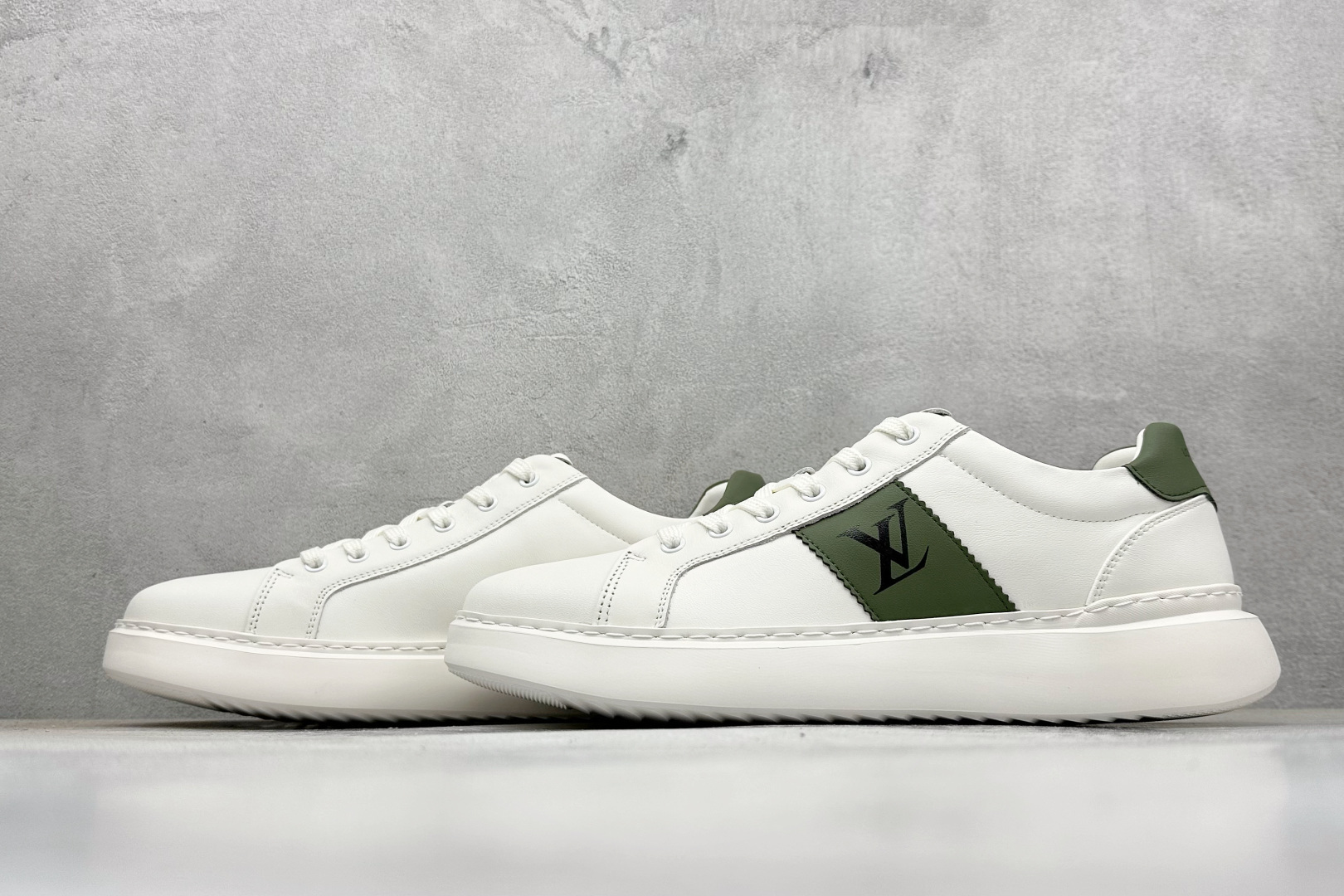 380 Louis Vuitton LV男鞋路易威登休闲文化运动板鞋