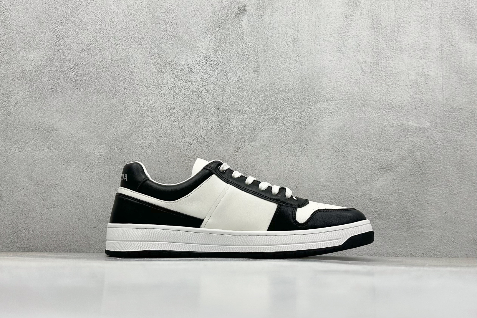 380 PRADA 普拉达马龙同款低帮男鞋休闲鞋运动板鞋系列