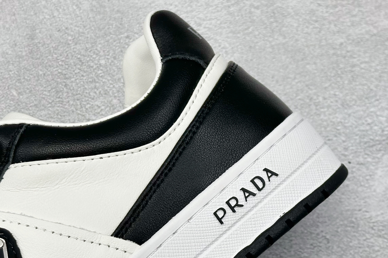 380 PRADA 普拉达马龙同款低帮男鞋休闲鞋运动板鞋系列