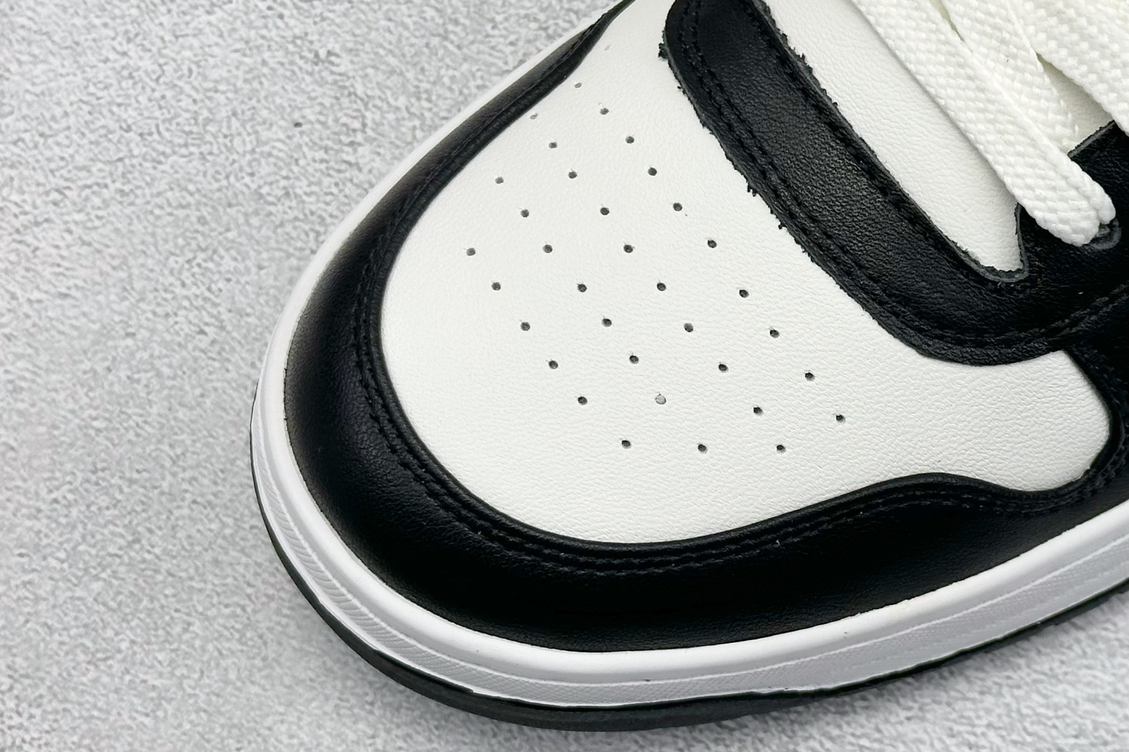 380 PRADA 普拉达马龙同款低帮男鞋休闲鞋运动板鞋系列