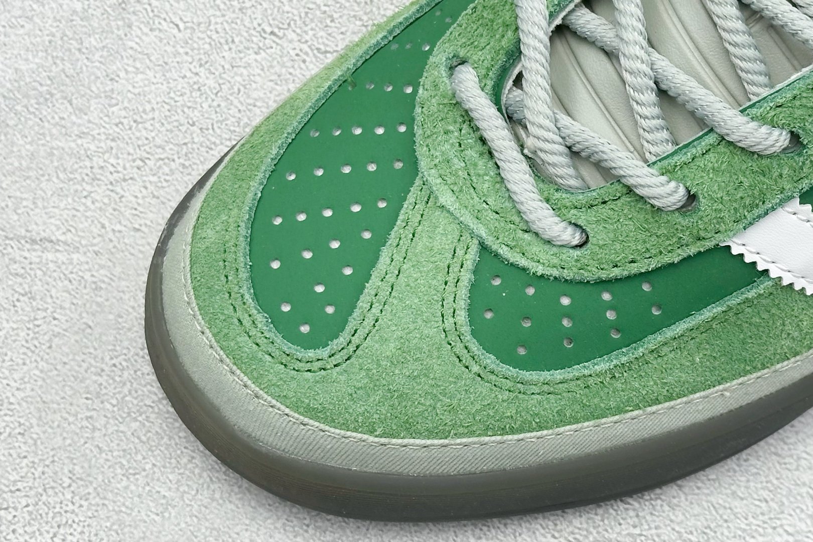 190 Bad Bunny x AD Gazelle Indoor Trainers 联名羚羊内训系列低帮复古百搭休闲运动德训风板鞋 JS5049