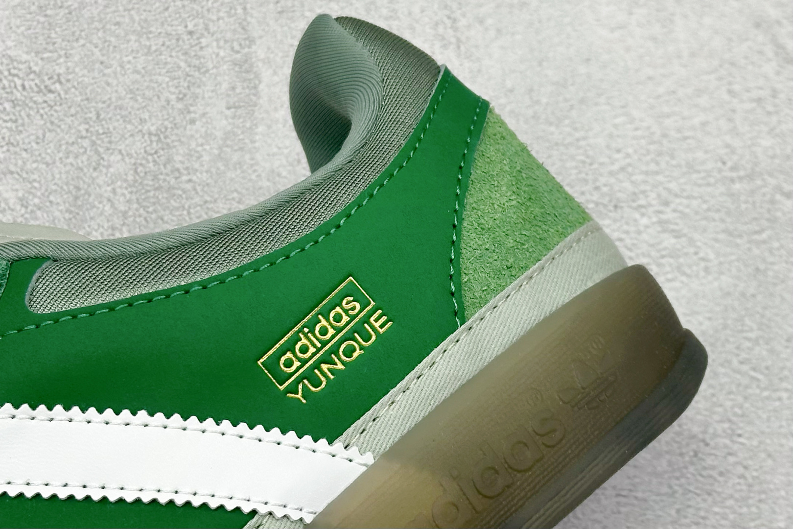 190 Bad Bunny x AD Gazelle Indoor Trainers 联名羚羊内训系列低帮复古百搭休闲运动德训风板鞋 JS5049