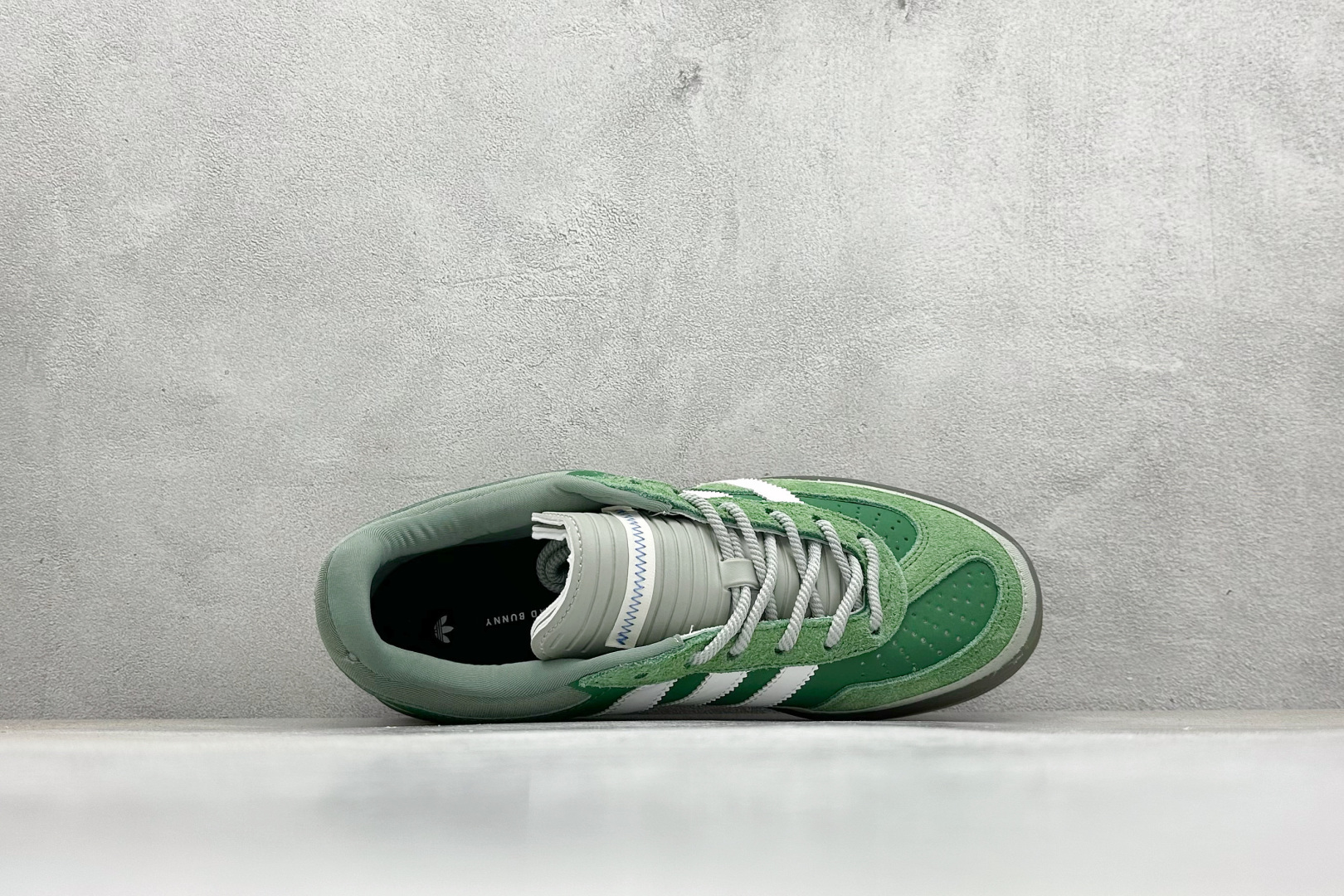 190 Bad Bunny x AD Gazelle Indoor Trainers 联名羚羊内训系列低帮复古百搭休闲运动德训风板鞋 JS5049