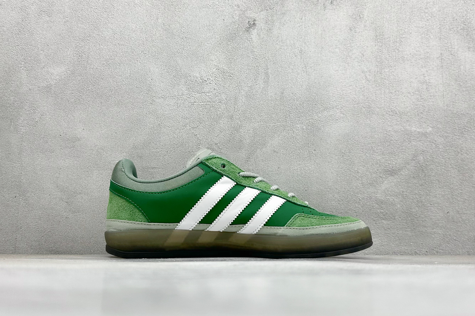 190 Bad Bunny x AD Gazelle Indoor Trainers 联名羚羊内训系列低帮复古百搭休闲运动德训风板鞋 JS5049