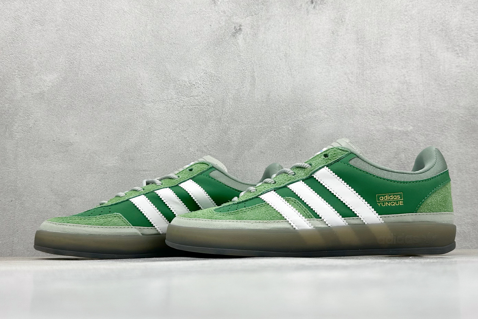 190 Bad Bunny x AD Gazelle Indoor Trainers 联名羚羊内训系列低帮复古百搭休闲运动德训风板鞋 JS5049