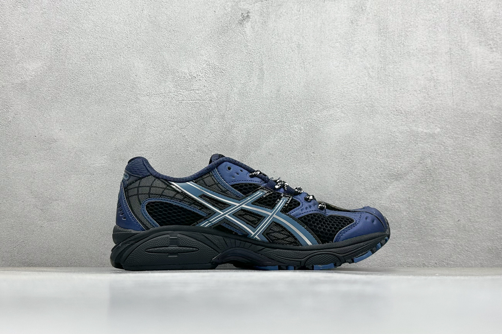 200 Asics Gel-Nimbus 10.1 亚瑟士复古先锋潮流拼接休闲跑步鞋 1203A543-002