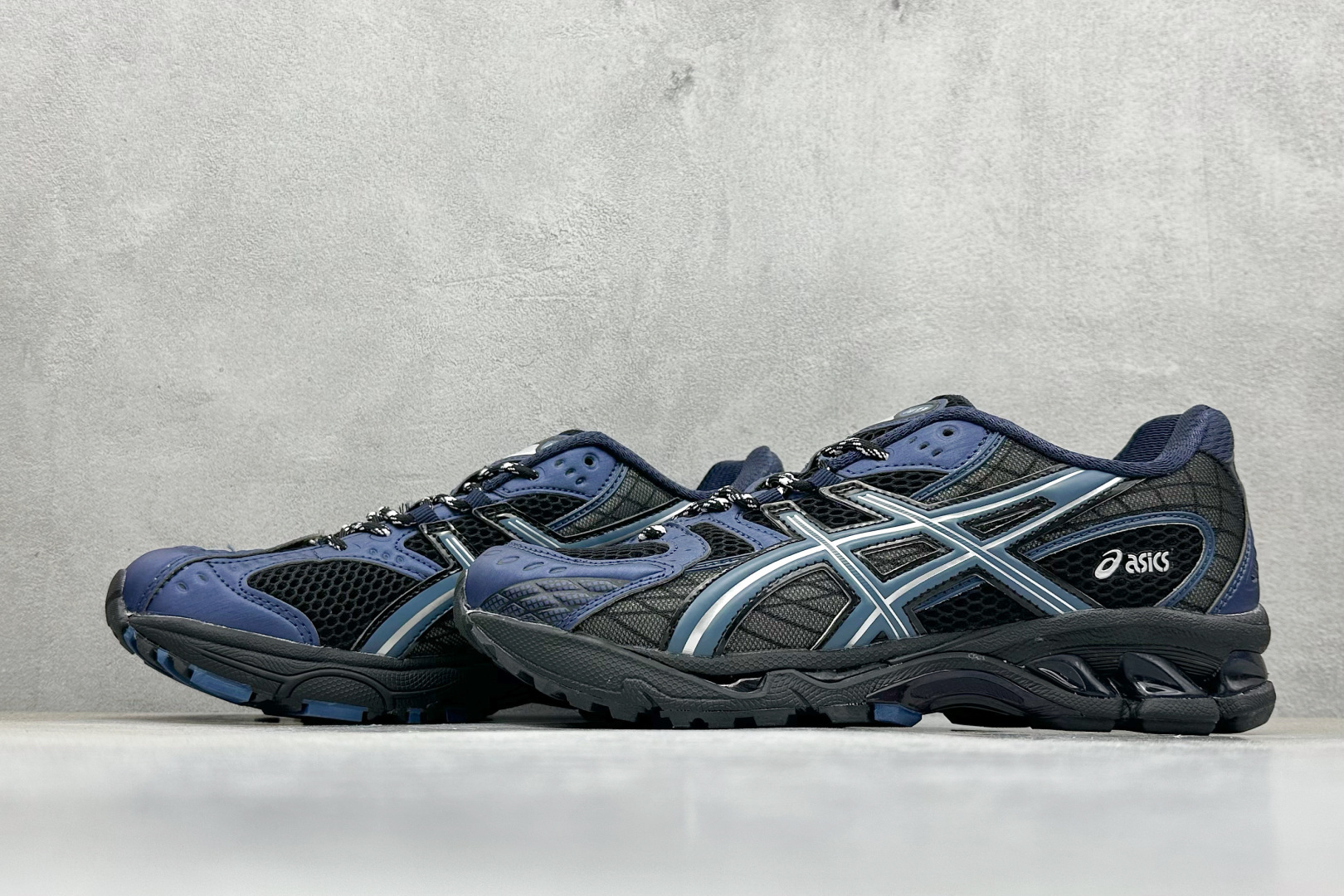 200 Asics Gel-Nimbus 10.1 亚瑟士复古先锋潮流拼接休闲跑步鞋 1203A543-002