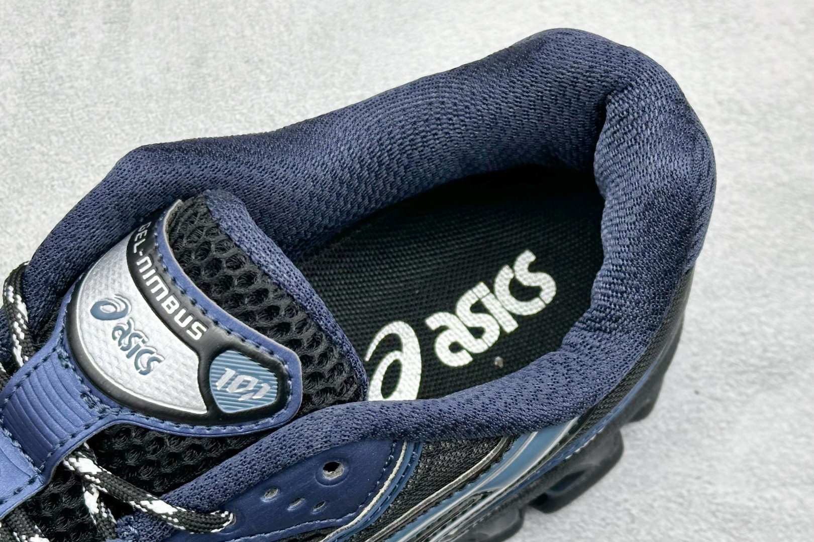 200 Asics Gel-Nimbus 10.1 亚瑟士复古先锋潮流拼接休闲跑步鞋 1203A543-002