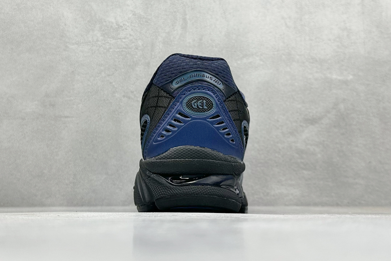 200 Asics Gel-Nimbus 10.1 亚瑟士复古先锋潮流拼接休闲跑步鞋 1203A543-002