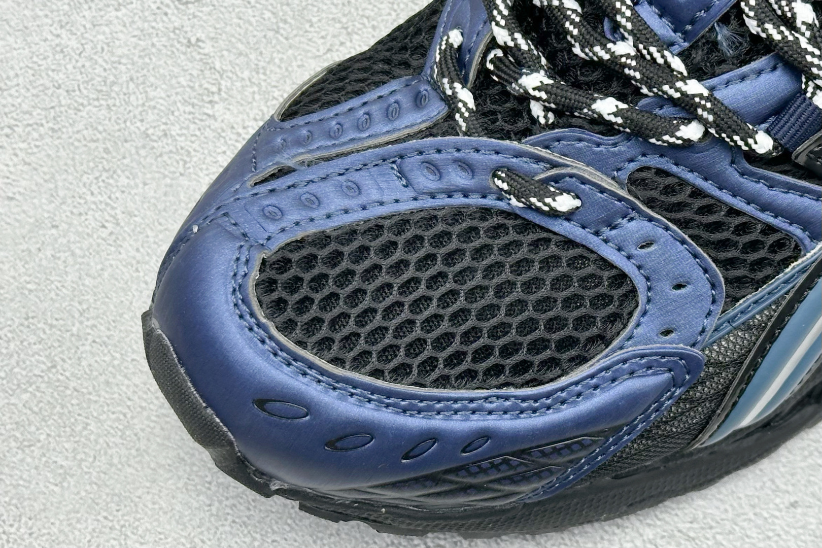 200 Asics Gel-Nimbus 10.1 亚瑟士复古先锋潮流拼接休闲跑步鞋 1203A543-002