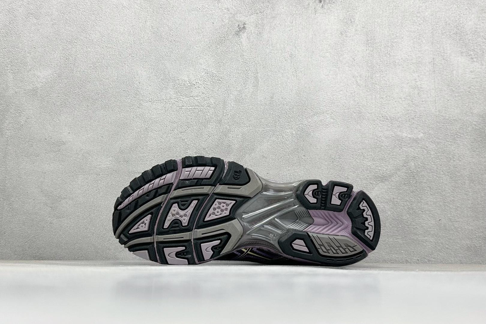 200 Asics Gel-Nimbus 10.1 亚瑟士复古先锋潮流拼接休闲跑步鞋 1203A543-500