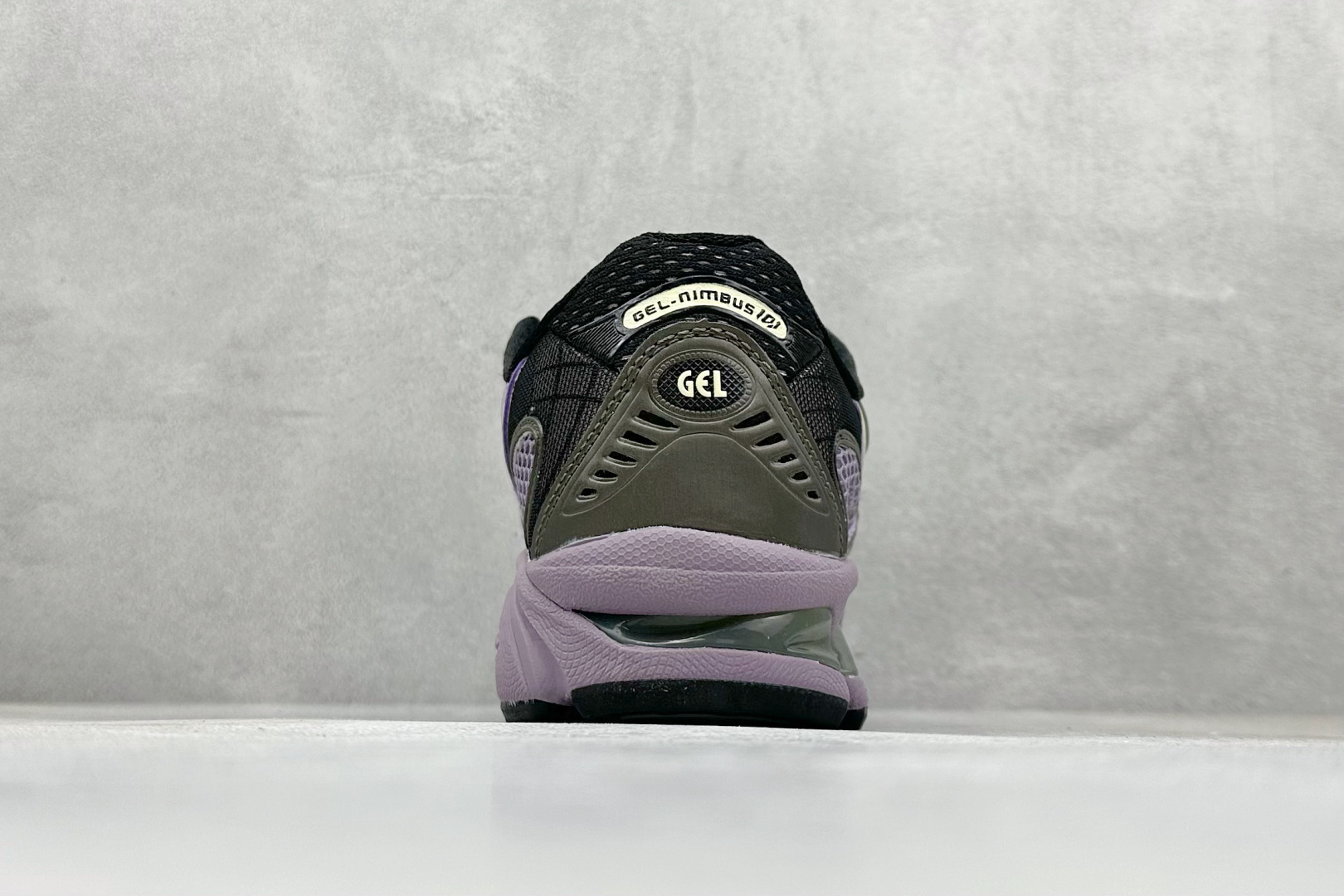 200 Asics Gel-Nimbus 10.1 亚瑟士复古先锋潮流拼接休闲跑步鞋 1203A543-500