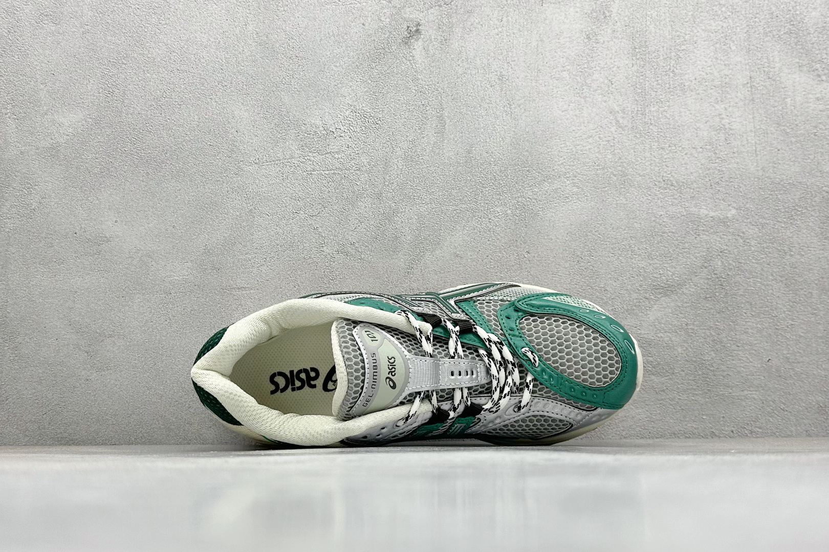 200 Asics Gel-Nimbus 10.1 亚瑟士复古先锋潮流拼接休闲跑步鞋 1203A674-020