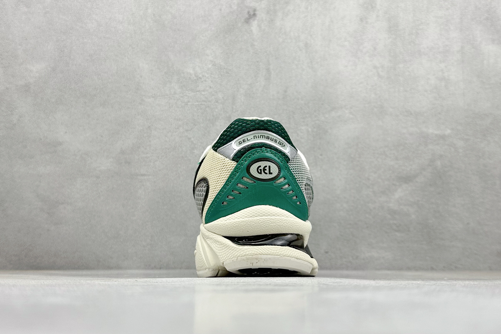 200 Asics Gel-Nimbus 10.1 亚瑟士复古先锋潮流拼接休闲跑步鞋 1203A674-020