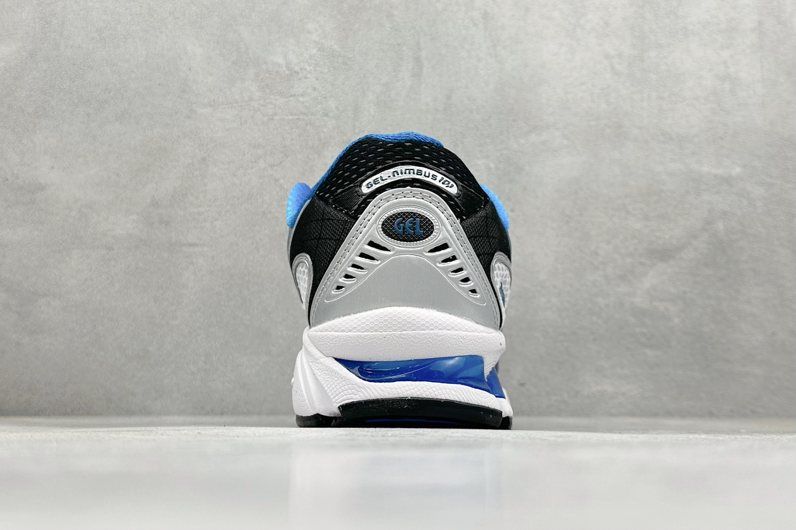 200 Asics Gel-Nimbus 10.1 亚瑟士复古先锋潮流拼接休闲跑步鞋 1203A543-101