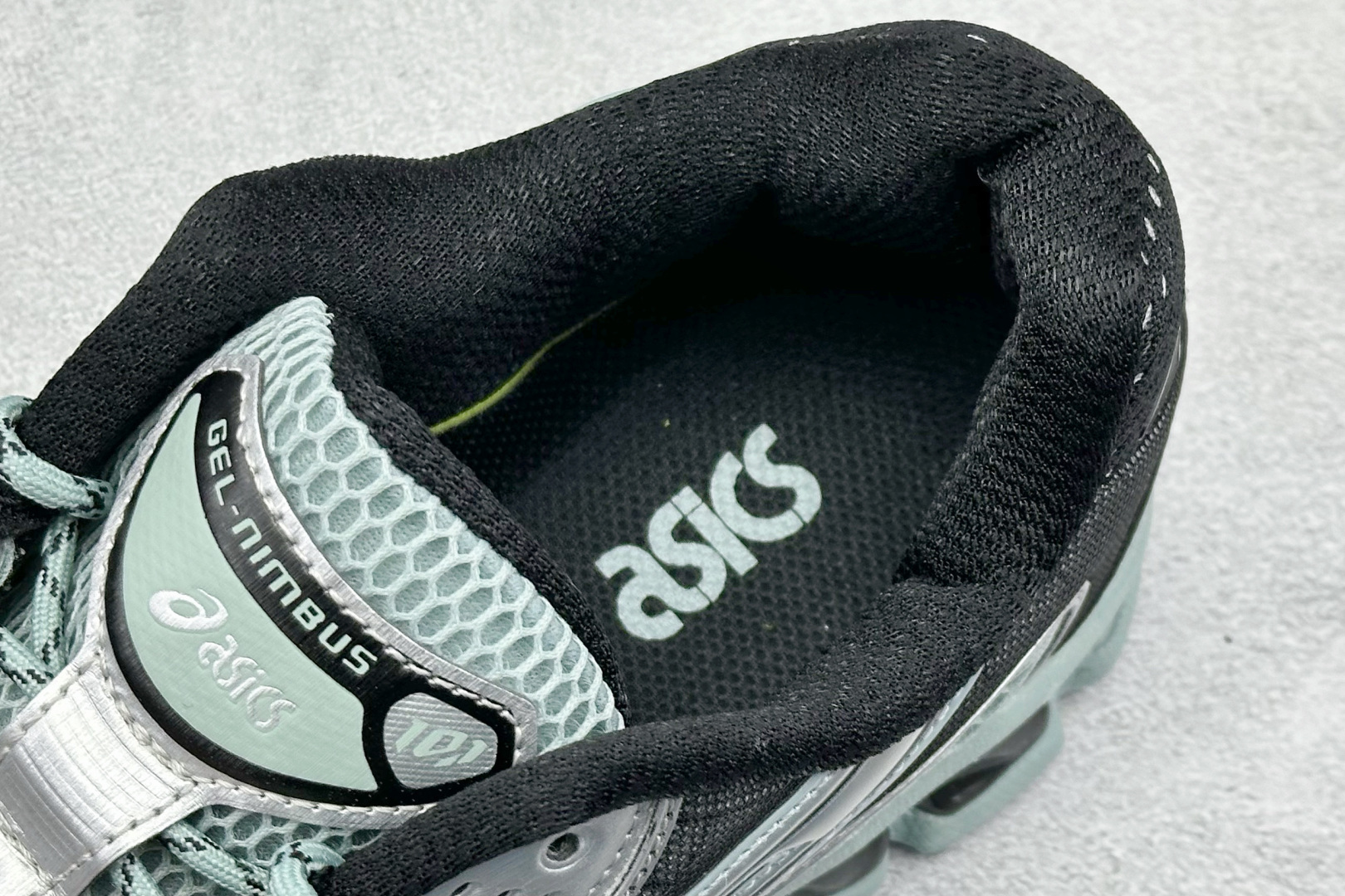 200 Asics Gel-Nimbus 10.1 亚瑟士复古先锋潮流拼接休闲跑步鞋 1203A543-400