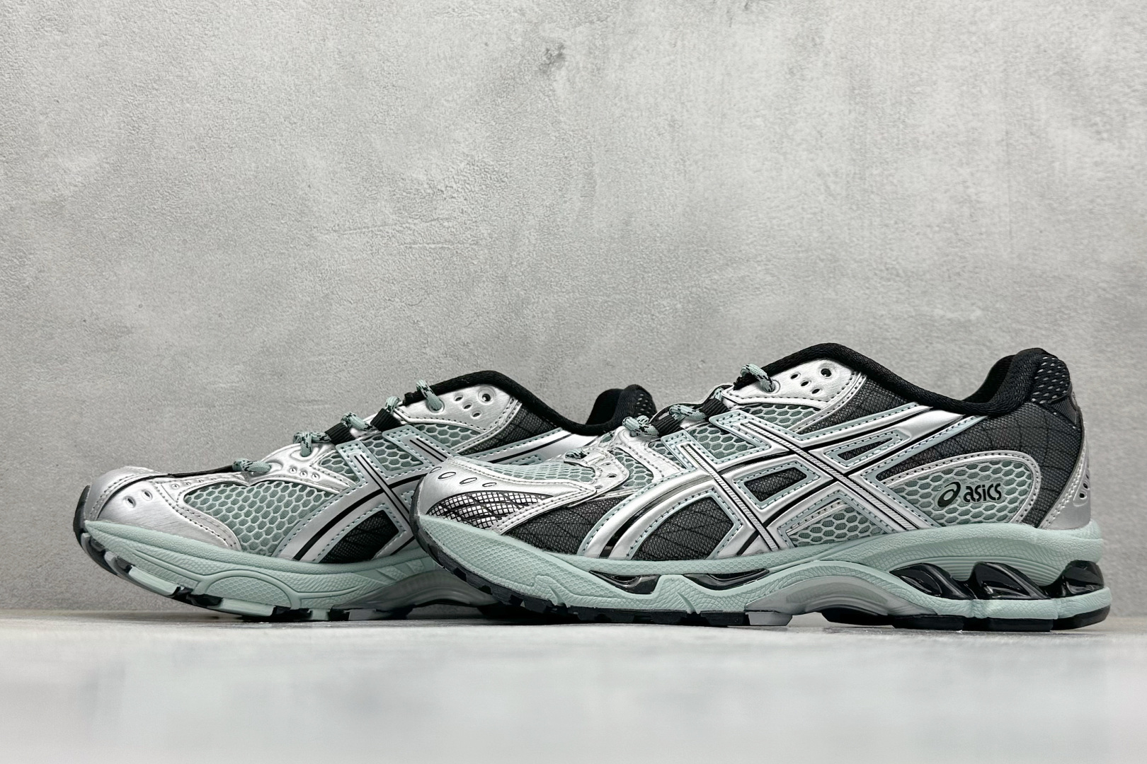 200 Asics Gel-Nimbus 10.1 亚瑟士复古先锋潮流拼接休闲跑步鞋 1203A543-400
