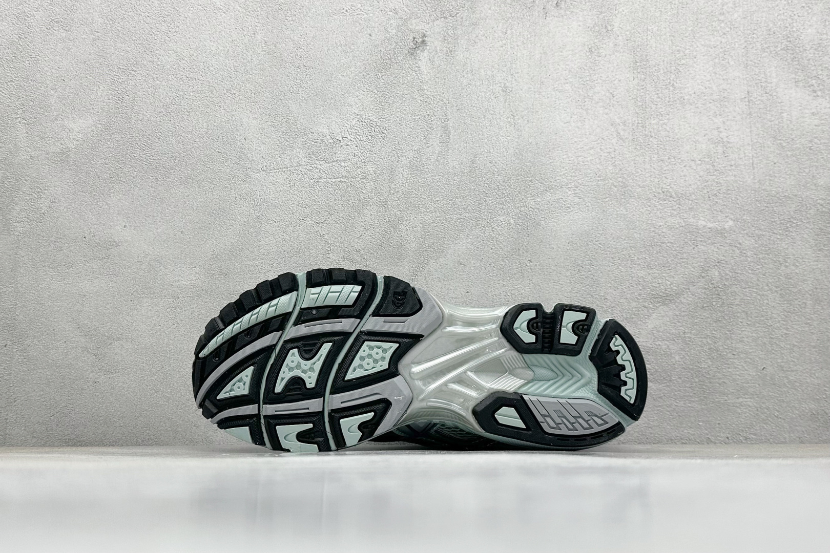 200 Asics Gel-Nimbus 10.1 亚瑟士复古先锋潮流拼接休闲跑步鞋 1203A543-400