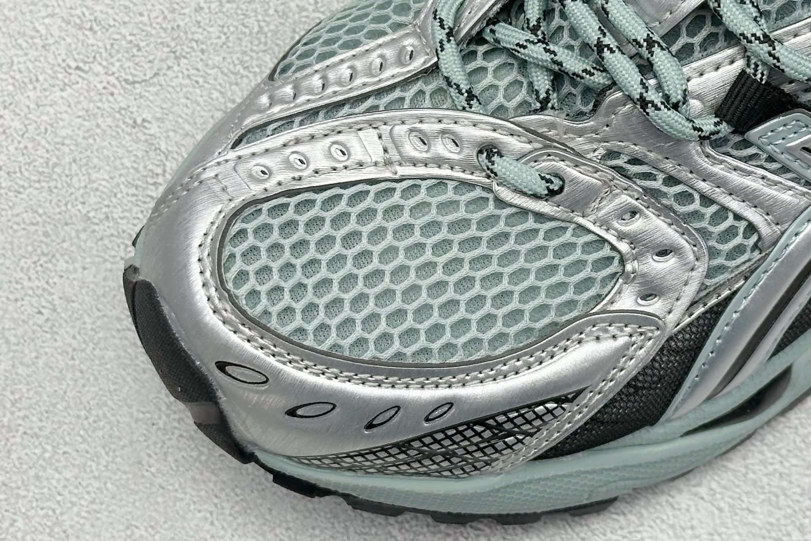 200 Asics Gel-Nimbus 10.1 亚瑟士复古先锋潮流拼接休闲跑步鞋 1203A543-400