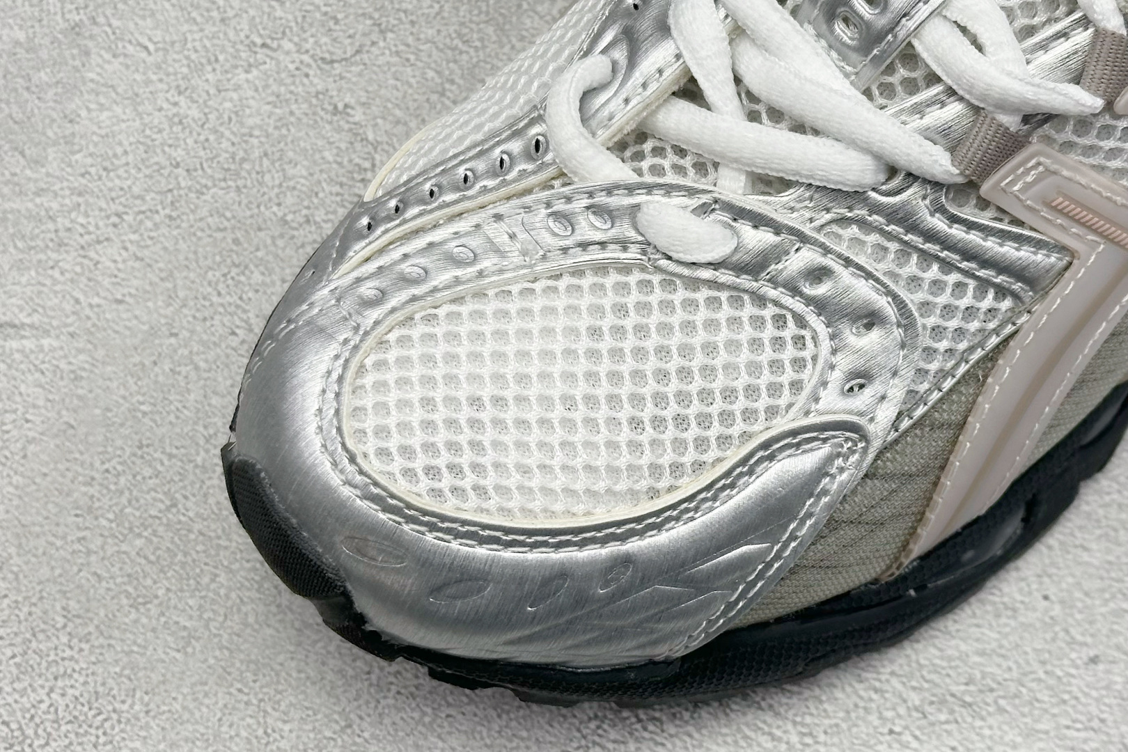 200 Asics Gel-Nimbus 10.1 亚瑟士复古先锋潮流拼接休闲跑步鞋 1203A723-100