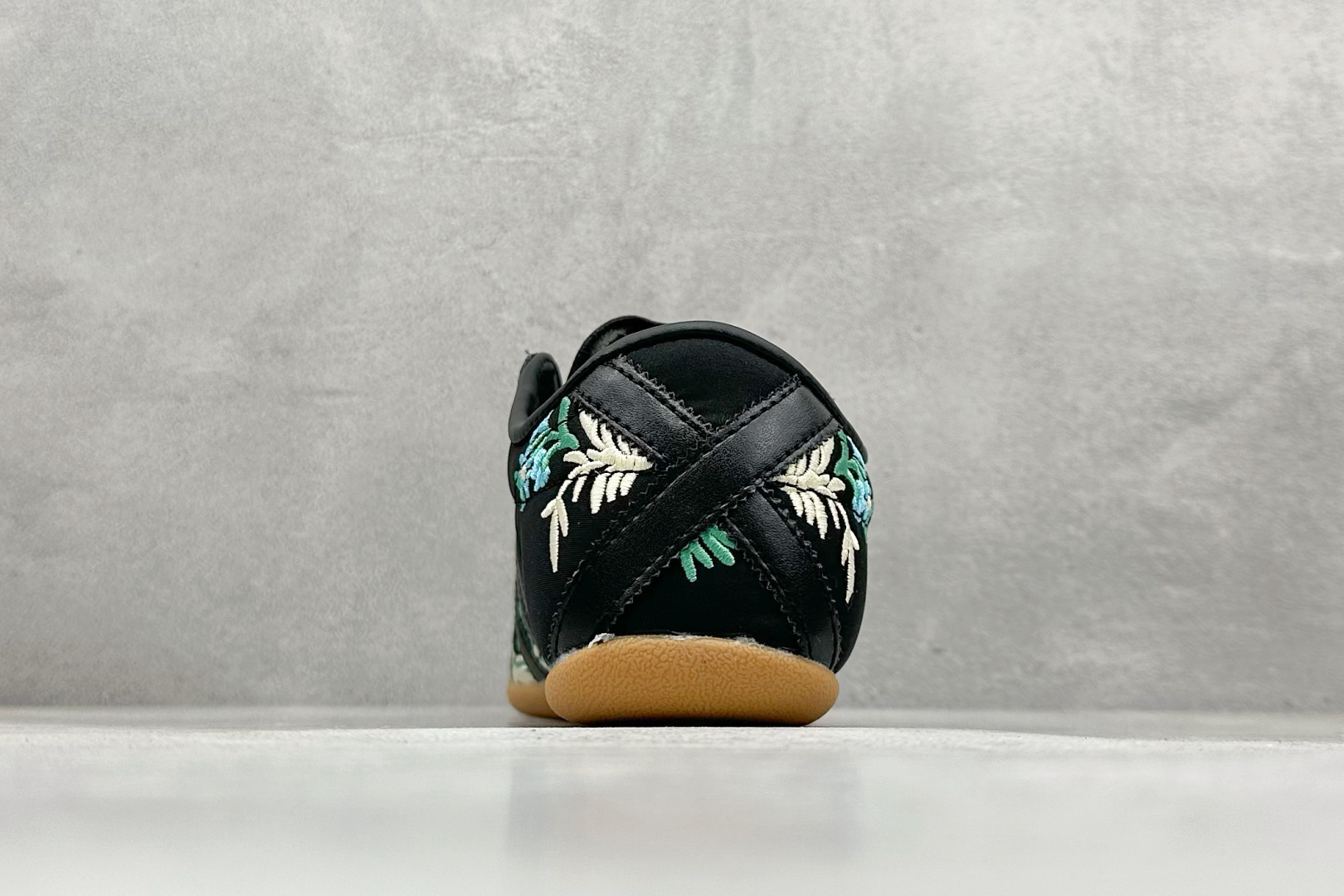 180 Adidas Originals Tokyo W 系列复古百搭薄底德训风低帮休闲运动鞋 生胶底 JR1494