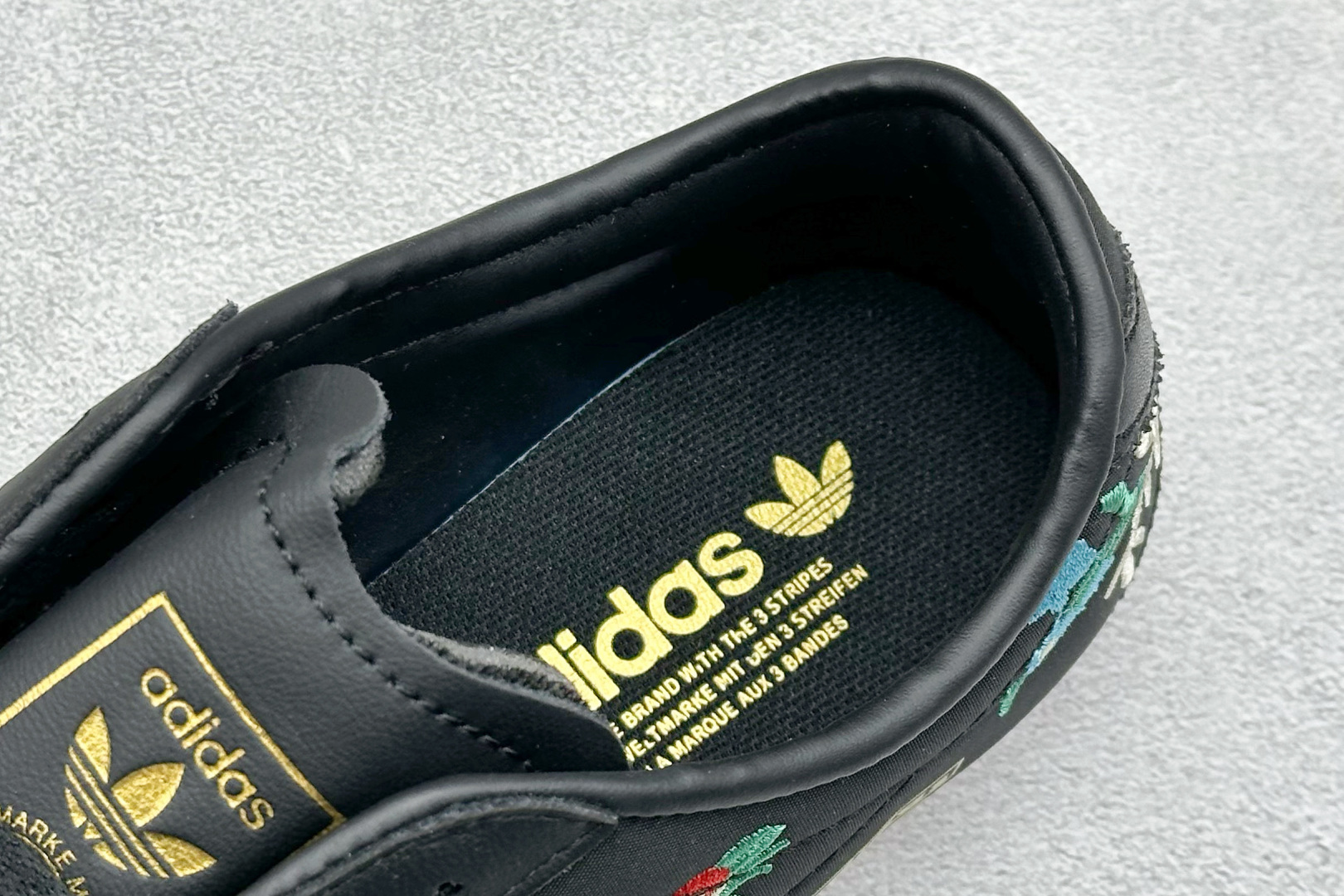 180 Adidas Originals Tokyo W 系列复古百搭薄底德训风低帮休闲运动鞋 生胶底 JR1494