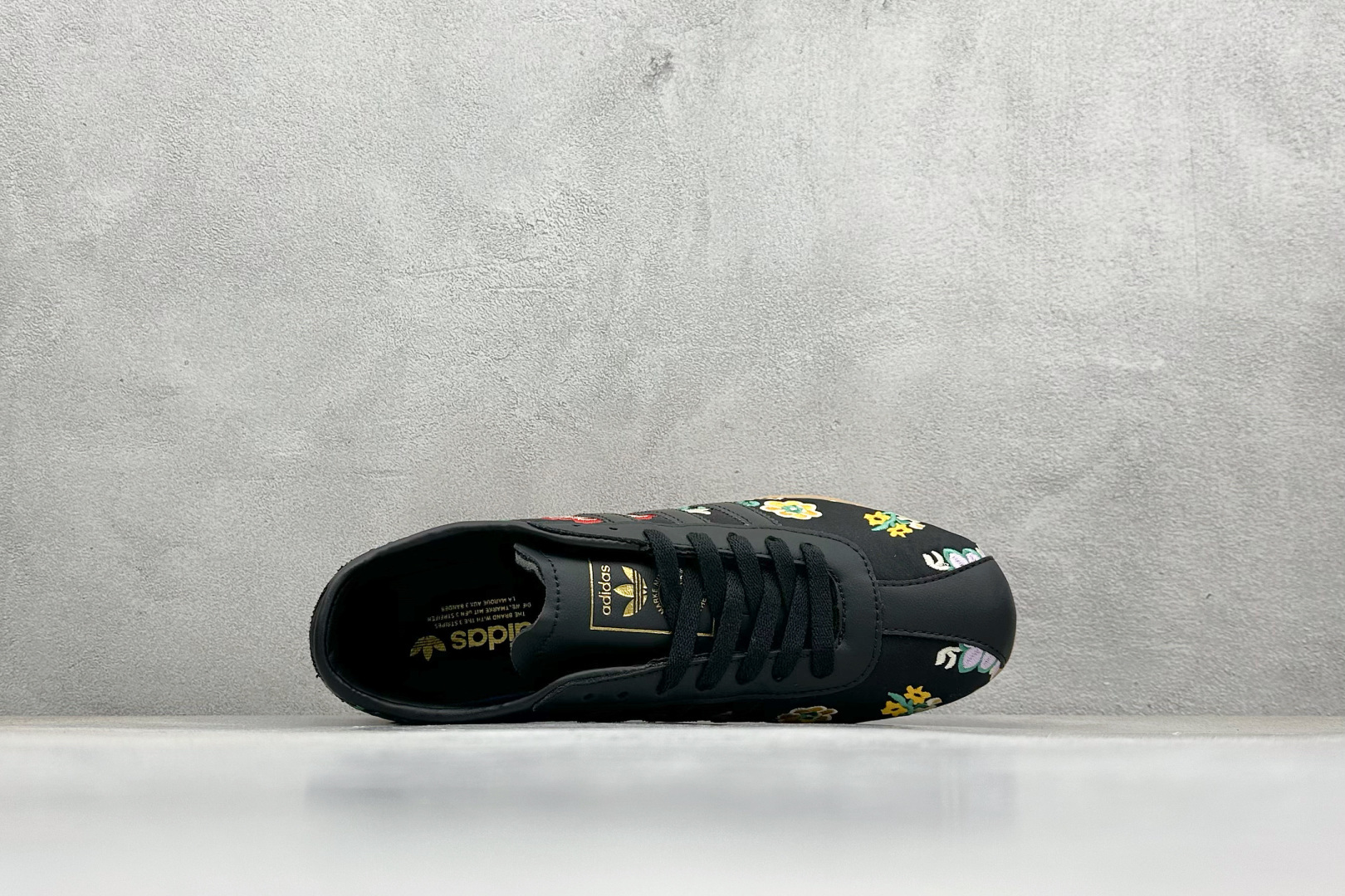 180 Adidas Originals Tokyo W 系列复古百搭薄底德训风低帮休闲运动鞋 生胶底 JR1494