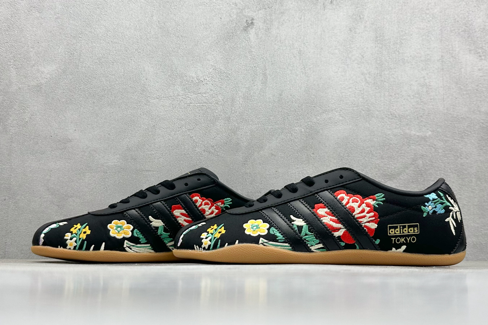 180 Adidas Originals Tokyo W 系列复古百搭薄底德训风低帮休闲运动鞋 生胶底 JR1494