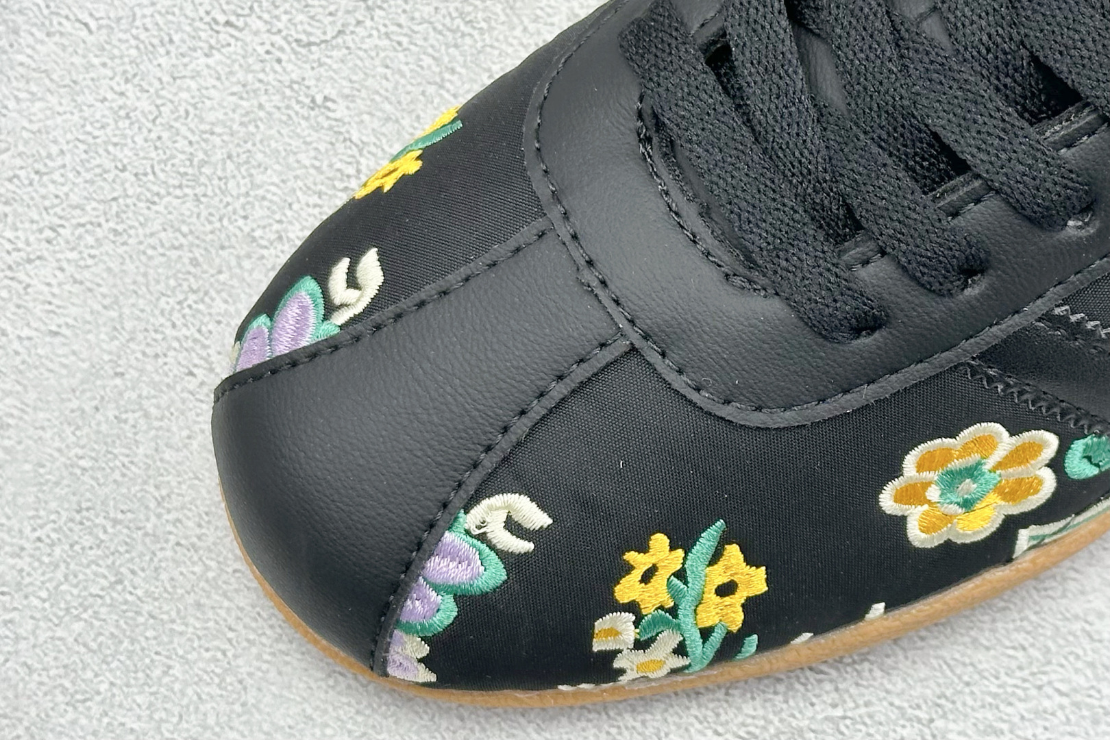 180 Adidas Originals Tokyo W 系列复古百搭薄底德训风低帮休闲运动鞋 生胶底 JR1494