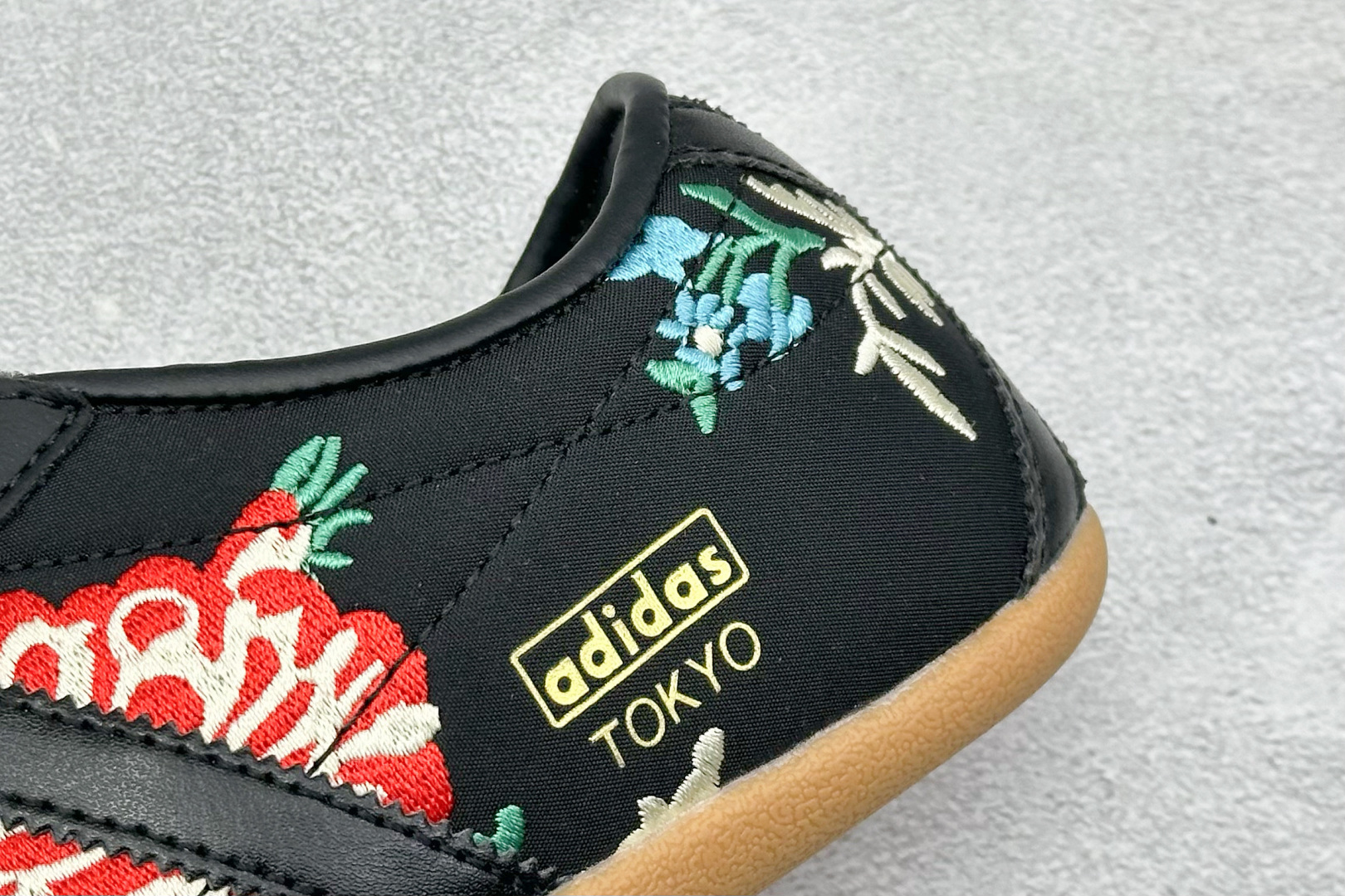 180 Adidas Originals Tokyo W 系列复古百搭薄底德训风低帮休闲运动鞋 生胶底 JR1494