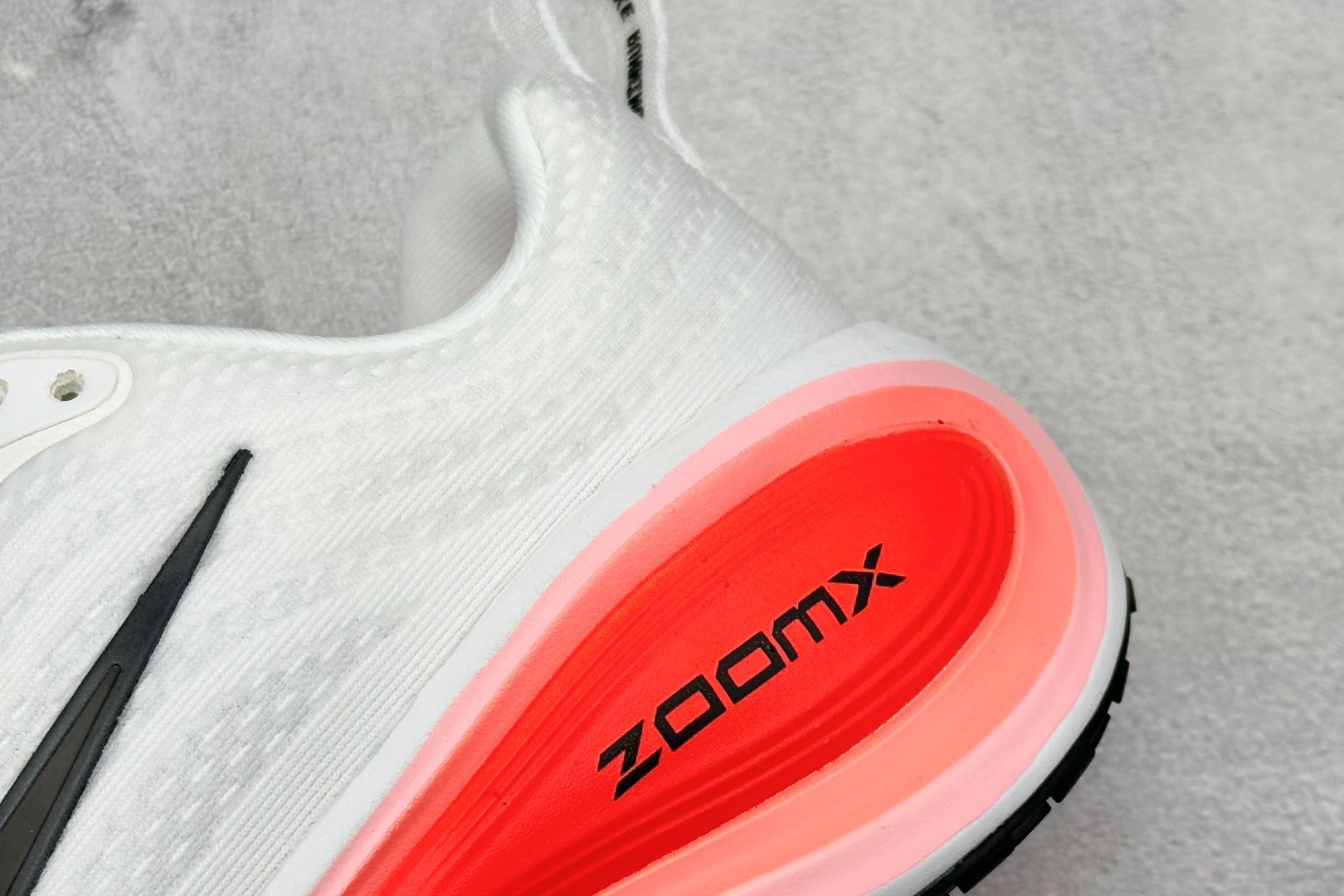 Nike Air Zoom Vomero PLUS 全新科技提前原鞋开发 运动跑鞋 HV8150-100-莆田鞋,莆田鞋货源,高仿鞋,高仿鞋货源,安福档口,莆田高仿鞋,莆田鞋批发,高仿鞋批发,莆田高仿运动鞋,高仿运动鞋,莆田运动鞋 Nike Air Zoom Vomero PLUS 全新科技提前原鞋开发 运动跑鞋 HV8150-100