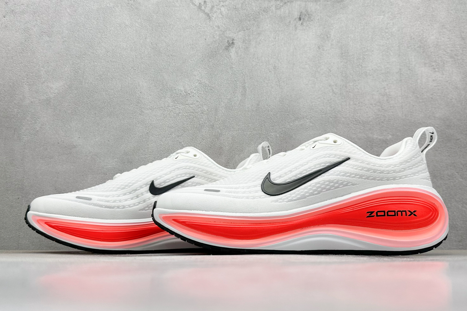 Nike Air Zoom Vomero PLUS 全新科技提前原鞋开发 运动跑鞋 HV8150-100-莆田鞋,莆田鞋货源,高仿鞋,高仿鞋货源,安福档口,莆田高仿鞋,莆田鞋批发,高仿鞋批发,莆田高仿运动鞋,高仿运动鞋,莆田运动鞋 Nike Air Zoom Vomero PLUS 全新科技提前原鞋开发 运动跑鞋 HV8150-100