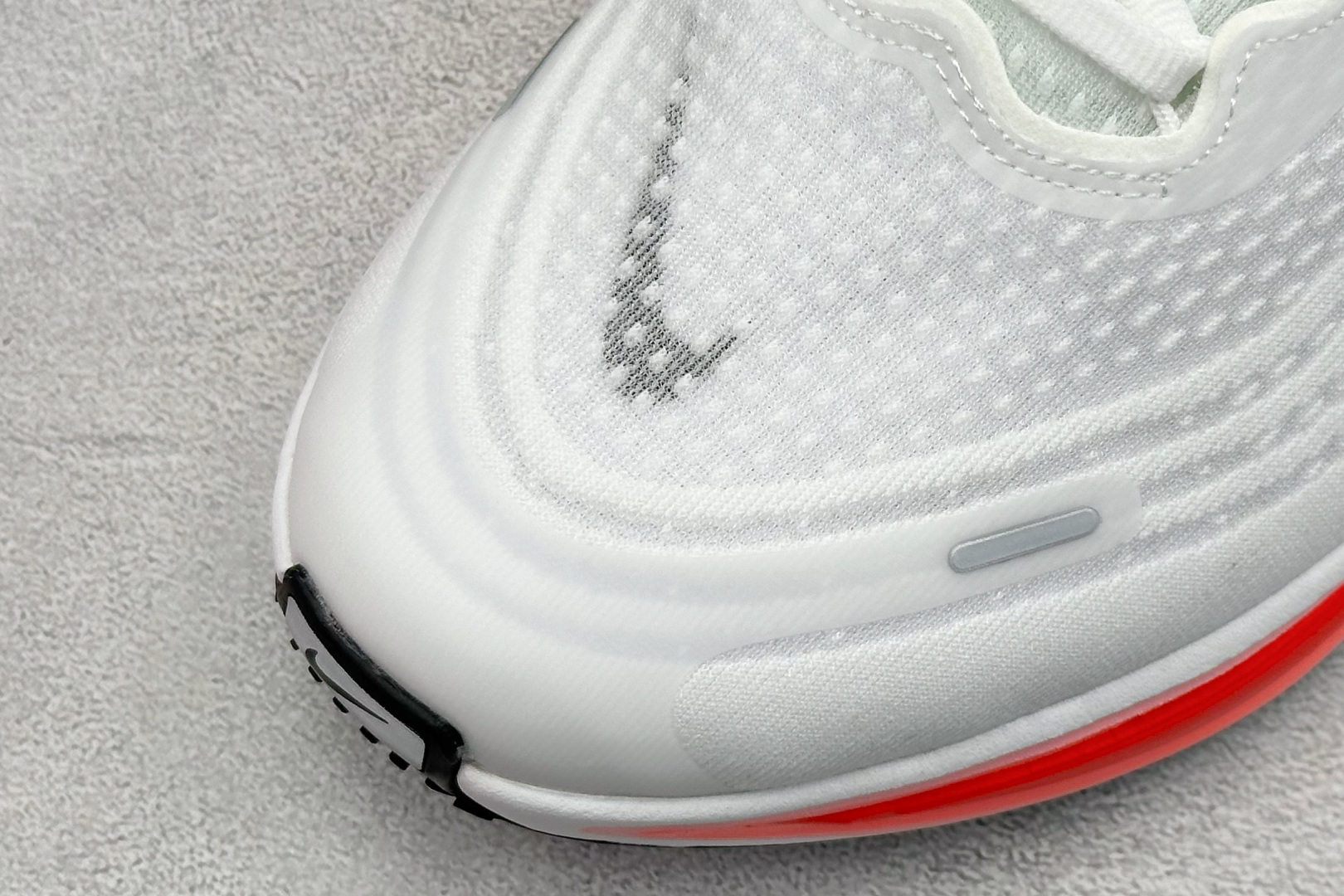 Nike Air Zoom Vomero PLUS 全新科技提前原鞋开发 运动跑鞋 HV8150-100-莆田鞋,莆田鞋货源,高仿鞋,高仿鞋货源,安福档口,莆田高仿鞋,莆田鞋批发,高仿鞋批发,莆田高仿运动鞋,高仿运动鞋,莆田运动鞋 Nike Air Zoom Vomero PLUS 全新科技提前原鞋开发 运动跑鞋 HV8150-100