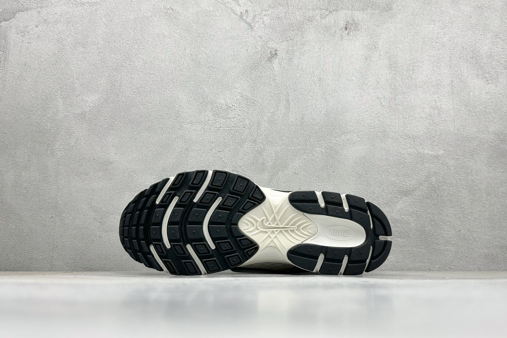 180 GS版 NK V5 RNR 舒适百搭跑步鞋 HQ7901-104