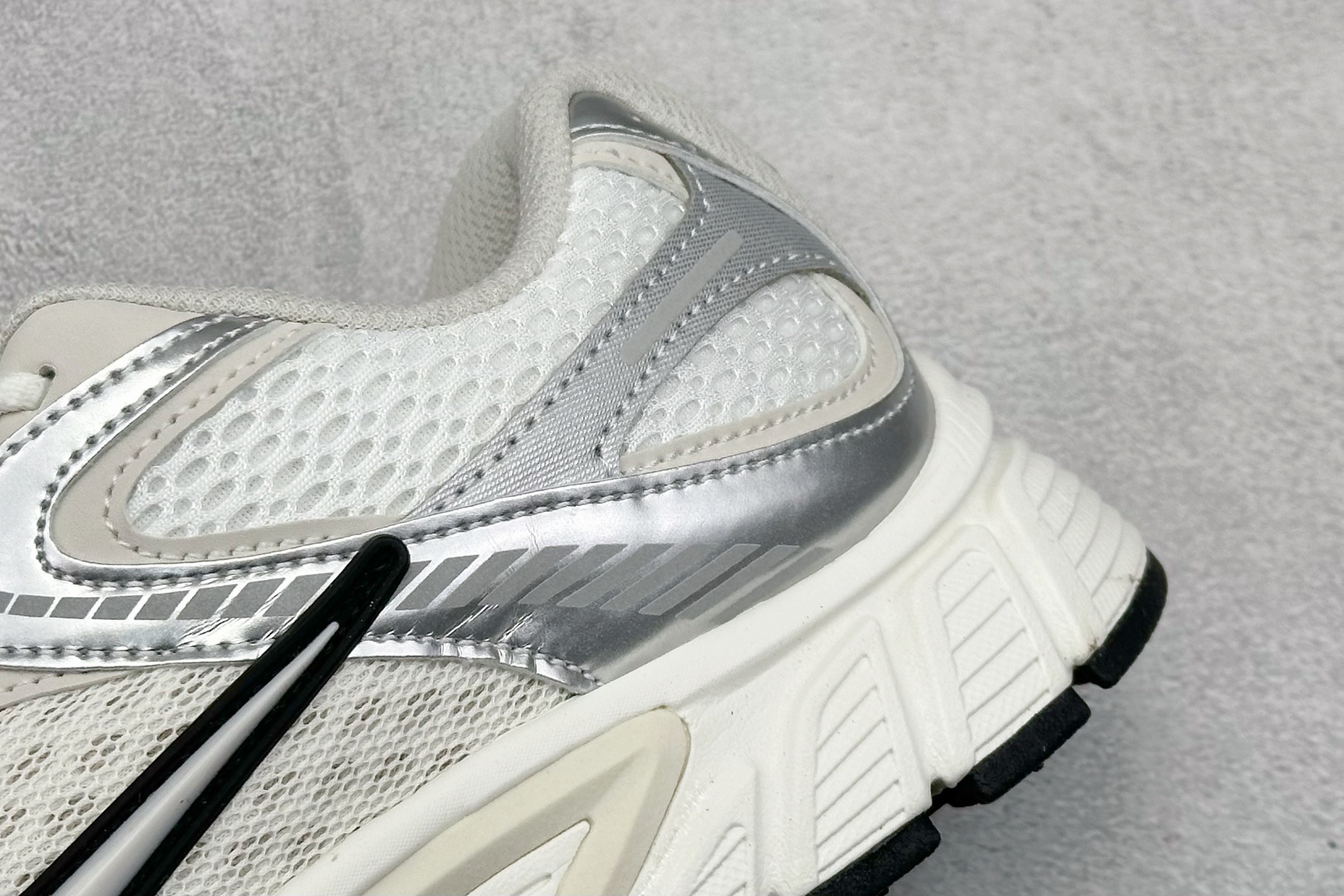 180 GS版 NK V5 RNR 舒适百搭跑步鞋 HQ7901-104