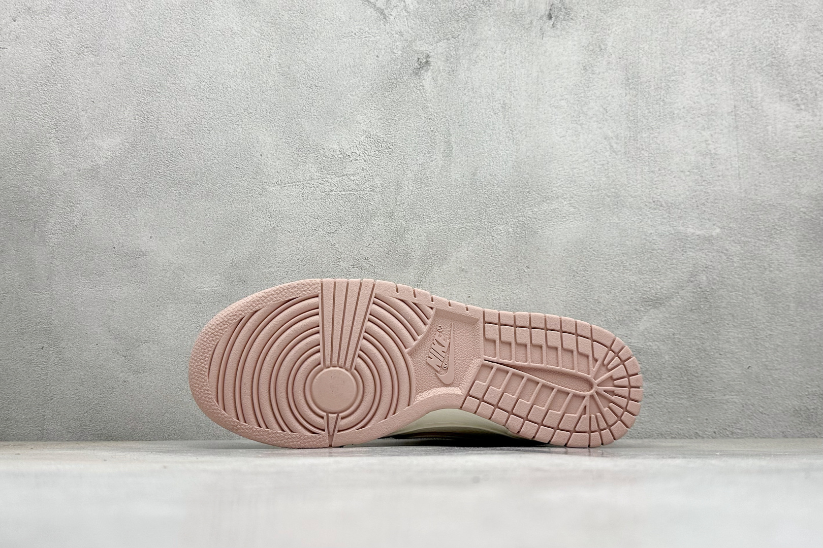 XC版Nike SB Dunk Low x LABUBU 粉白小勾 DG2025-005