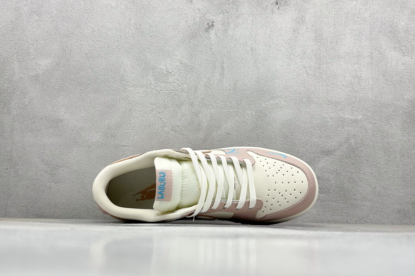 XC版Nike SB Dunk Low x LABUBU 粉白小勾 DG2025-005