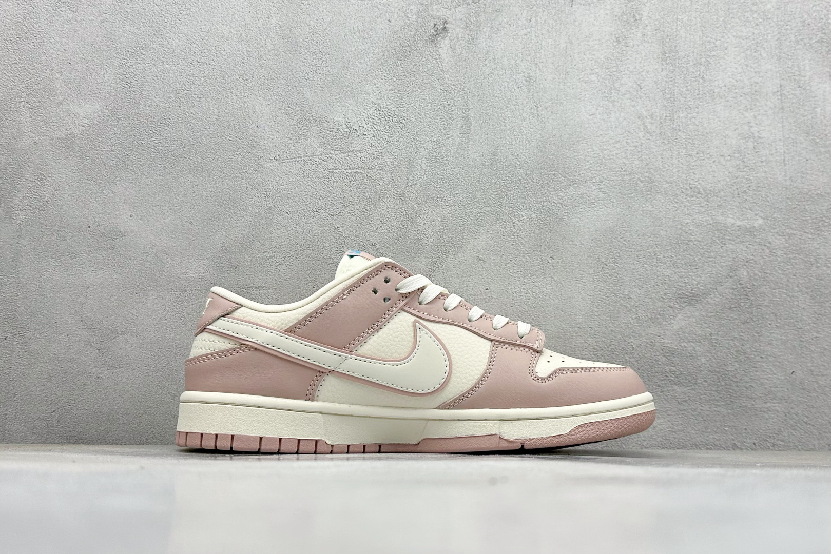 XC版Nike SB Dunk Low x LABUBU 粉白小勾 DG2025-005