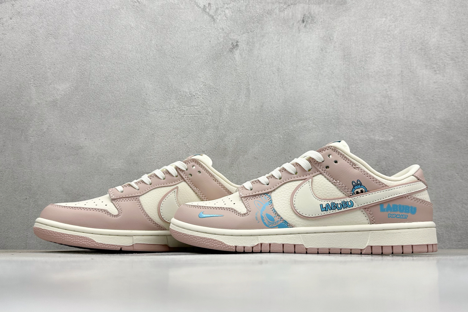 XC版Nike SB Dunk Low x LABUBU 粉白小勾 DG2025-005