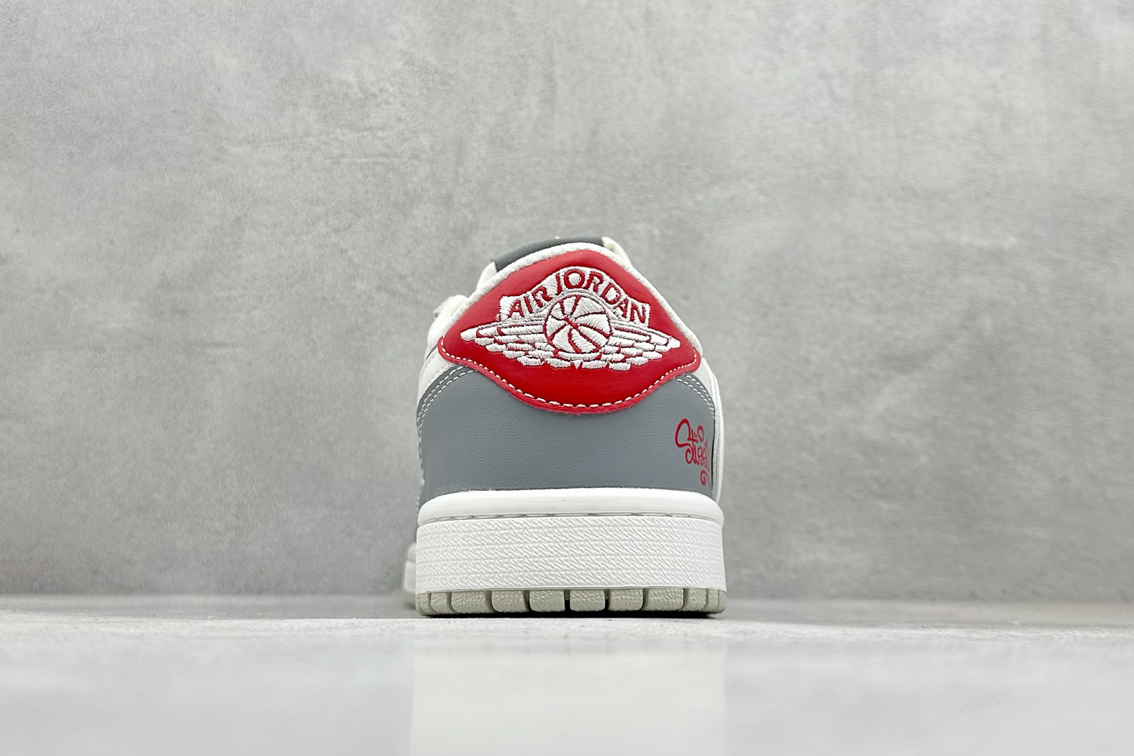 XC版Travis Scott x Fragment Design x Air Jordan 1 Low SP AJ1 乔1 斯图西联名 白灰红尾 低帮文化休闲板鞋 DZ5899-006-莆田鞋,莆田鞋货源,高仿鞋,高仿鞋货源,安福档口,莆田高仿鞋,莆田鞋批发,高仿鞋批发,莆田高仿运动鞋,高仿运动鞋,莆田运动鞋 XC版Travis Scott x Fragment Design x Air Jordan 1 Low SP AJ1 乔1 斯图西联名 白灰红尾 低帮文化休闲板鞋 DZ5899-006