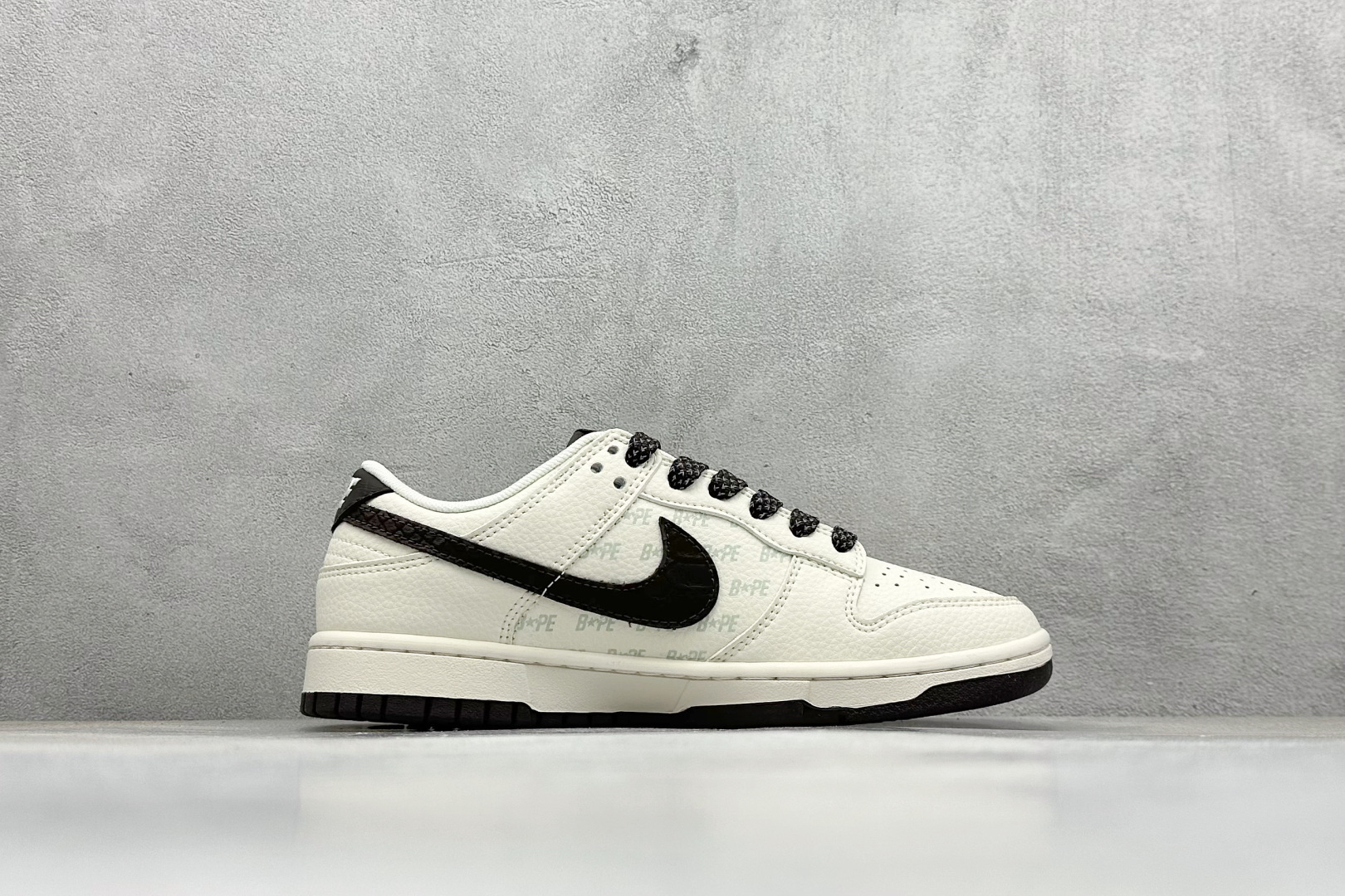 Nike SB Dunk Low Bape联名 鳞纹米棕勾 高端定制 低帮休闲板鞋 QW5836-016