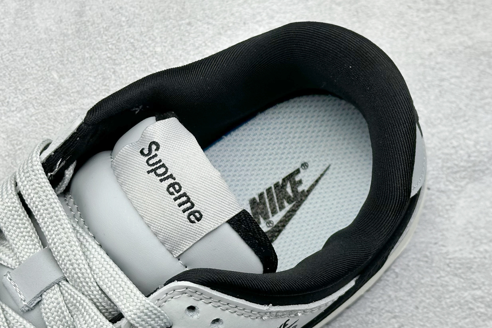  
Nike SB Dunk Low x Supreme 灰黑小钩
纯原大厂出品 极力推荐
原装头层材料