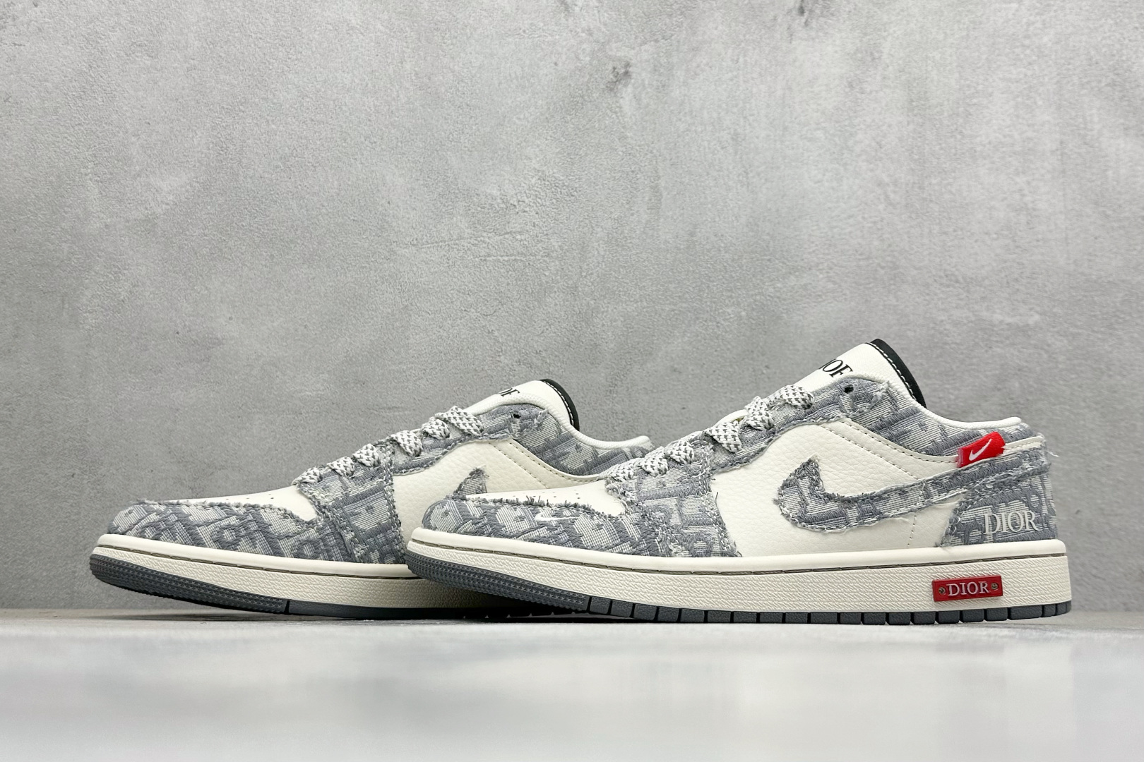 福利特价 
Air Jordan 1 Low AJ1 乔1 迪奥联名-灰蓝红标 高端定制 低帮复古篮球鞋
