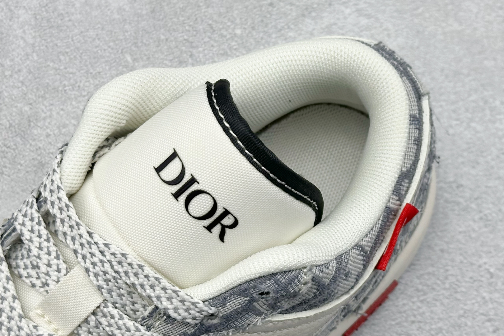福利特价 
Air Jordan 1 Low AJ1 乔1 迪奥联名-灰蓝红标 高端定制 低帮复古篮球鞋