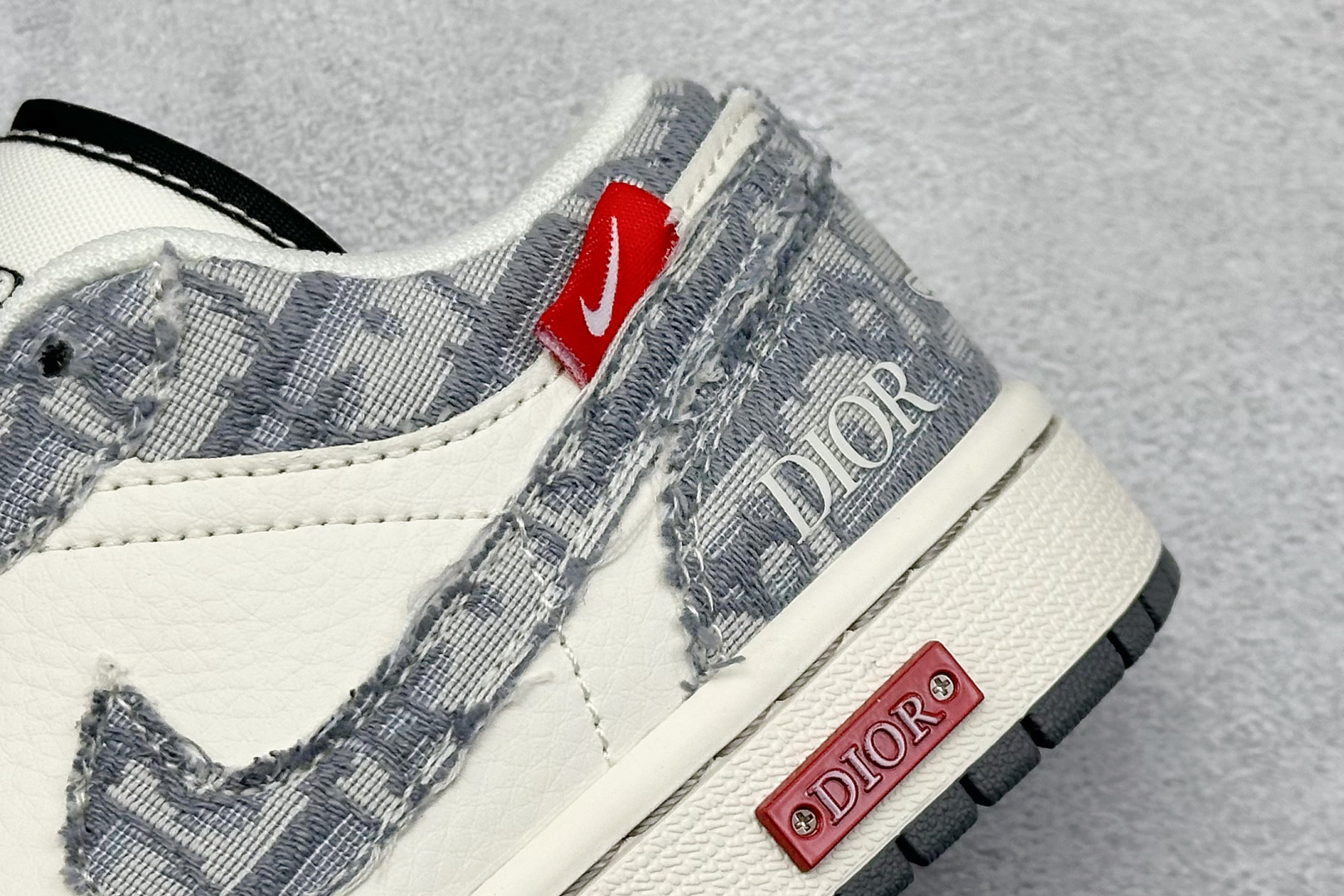 福利特价 
Air Jordan 1 Low AJ1 乔1 迪奥联名-灰蓝红标 高端定制 低帮复古篮球鞋