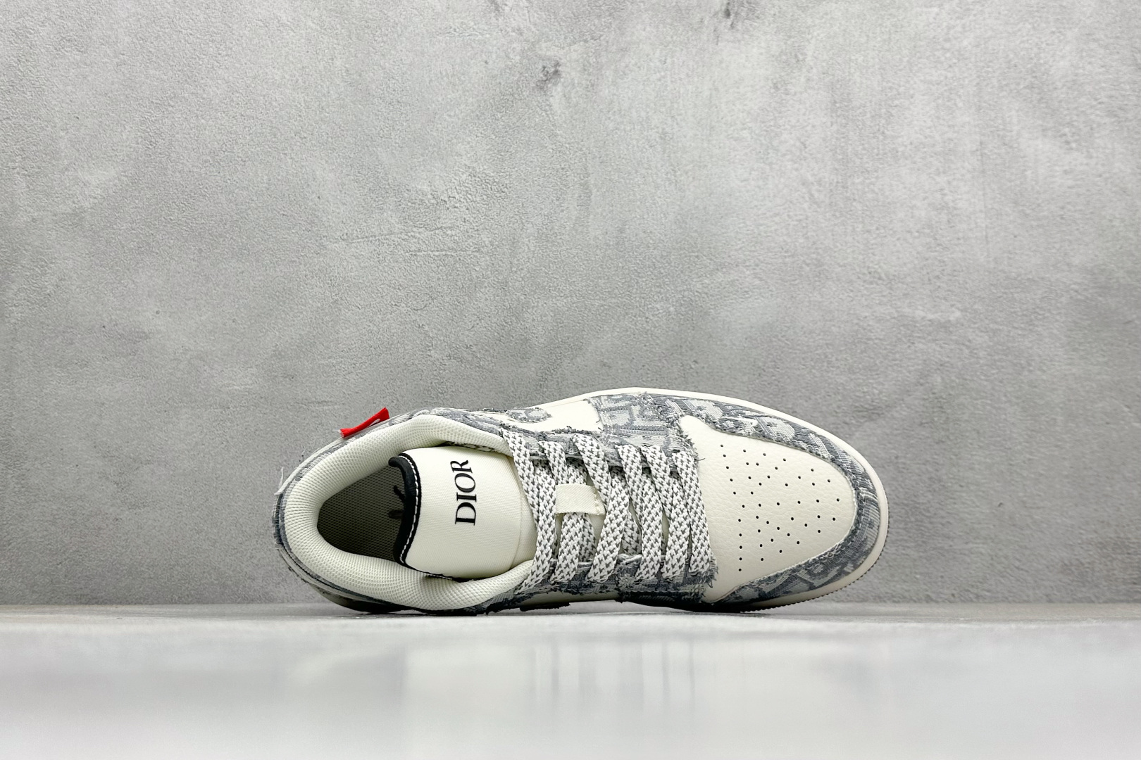 福利特价 
Air Jordan 1 Low AJ1 乔1 迪奥联名-灰蓝红标 高端定制 低帮复古篮球鞋