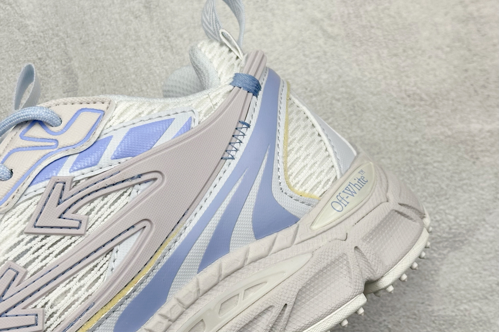 380 S版 2024年OW最新款跑鞋